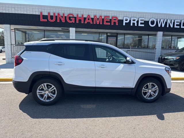 Used 2022 GMC Terrain SLE w/ Driver Convenience Package FWD image 5