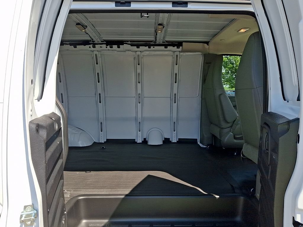 New 2026 Chevrolet Express 2500 w/ Driver Convenience Package RWD image 6