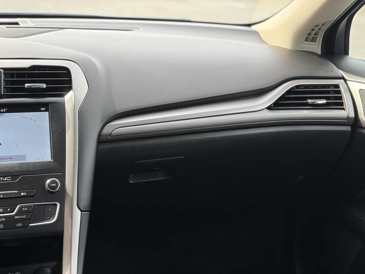 Used 2019 Ford Fusion SE image 24