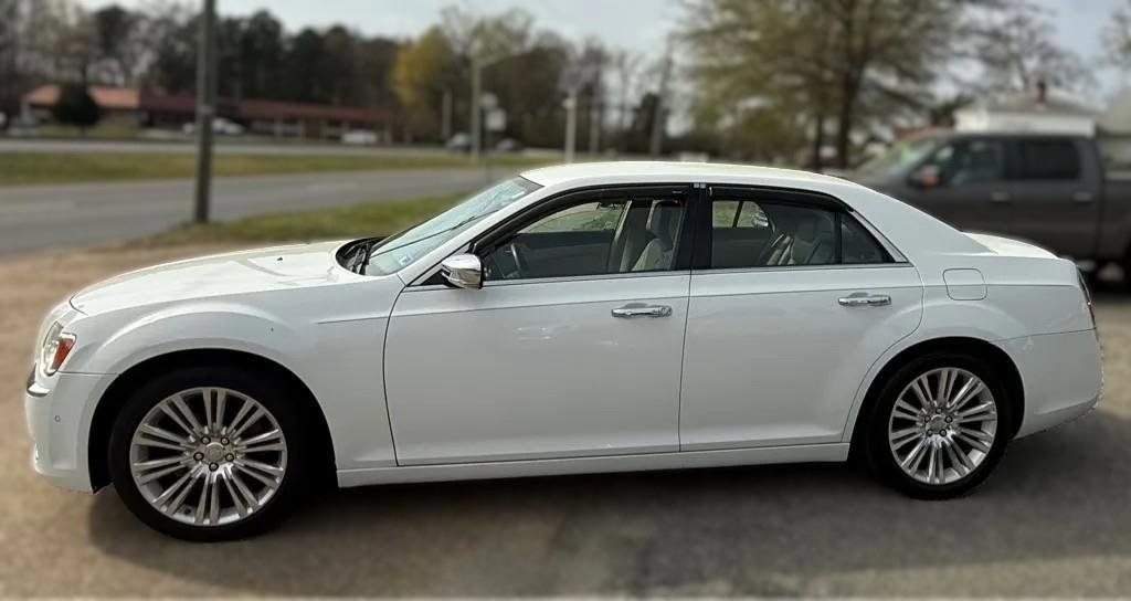 Used 2011 Chrysler 300 Limited w/ Sound Group RWD image 4