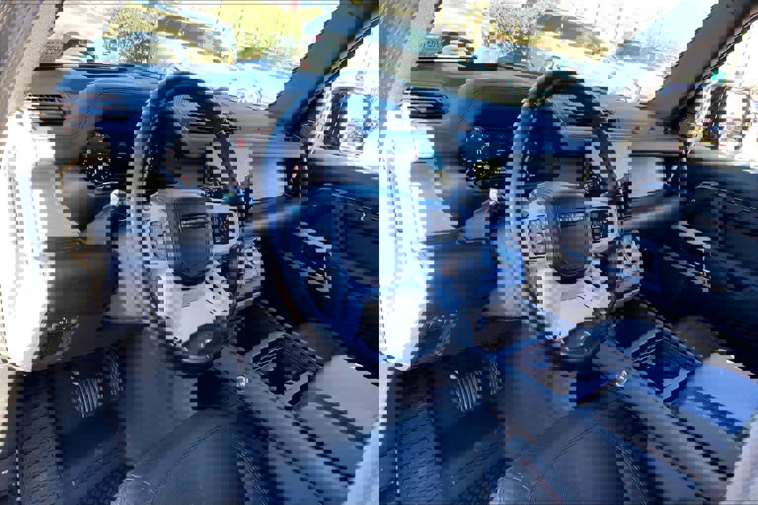 Used 2024 Land Rover Defender 110 SE image 17