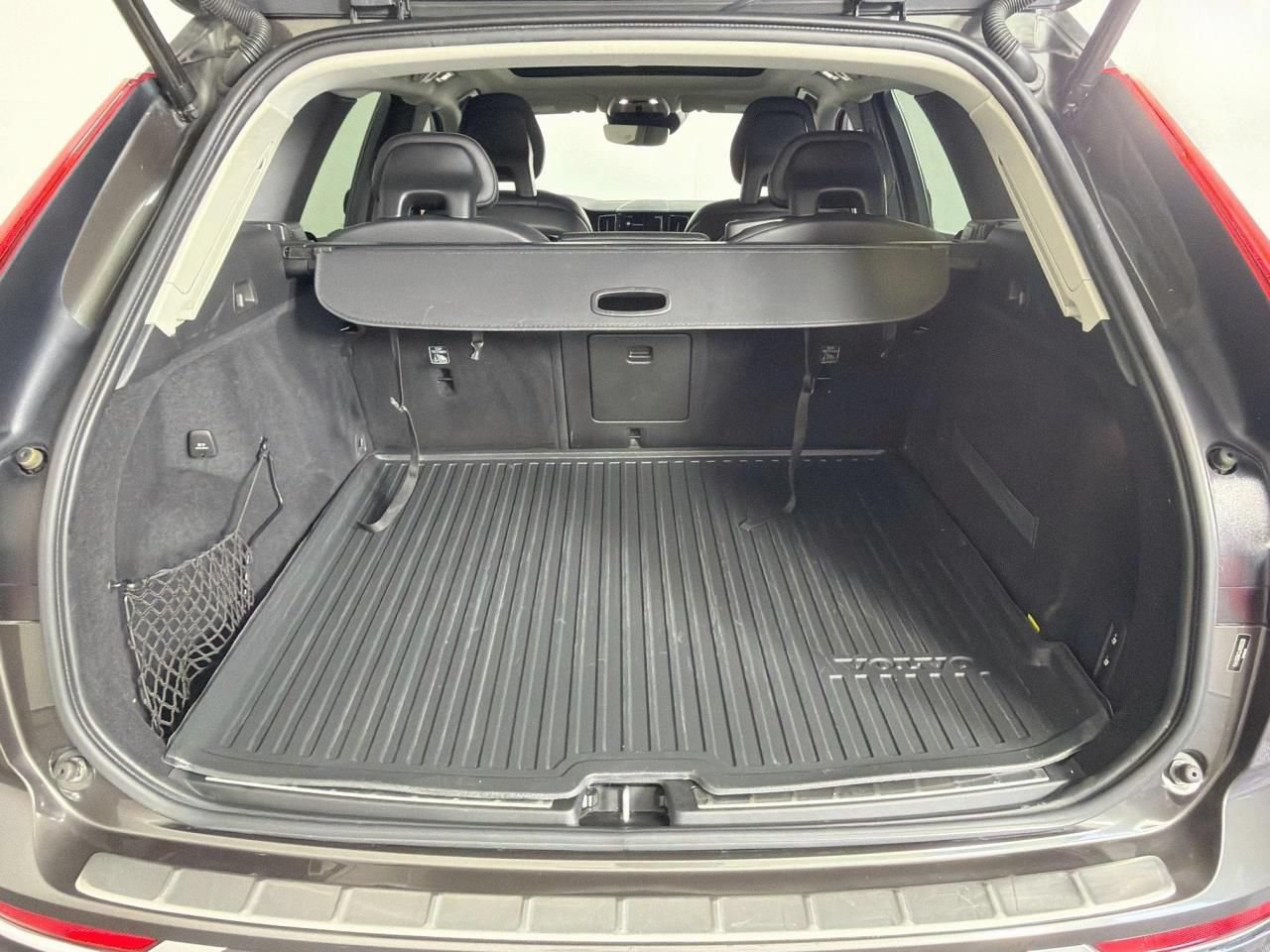 Used 2018 Volvo XC60 T5 Momentum w/ Convenience Package AWD/4WD image 45