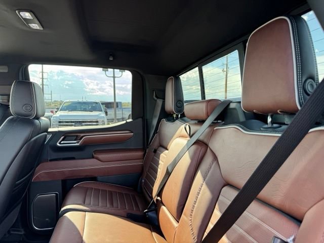 Certified 2026 GMC Sierra 1500 Denali Ultimate w/ LPO, Black Badging Package AWD/4WD image 19