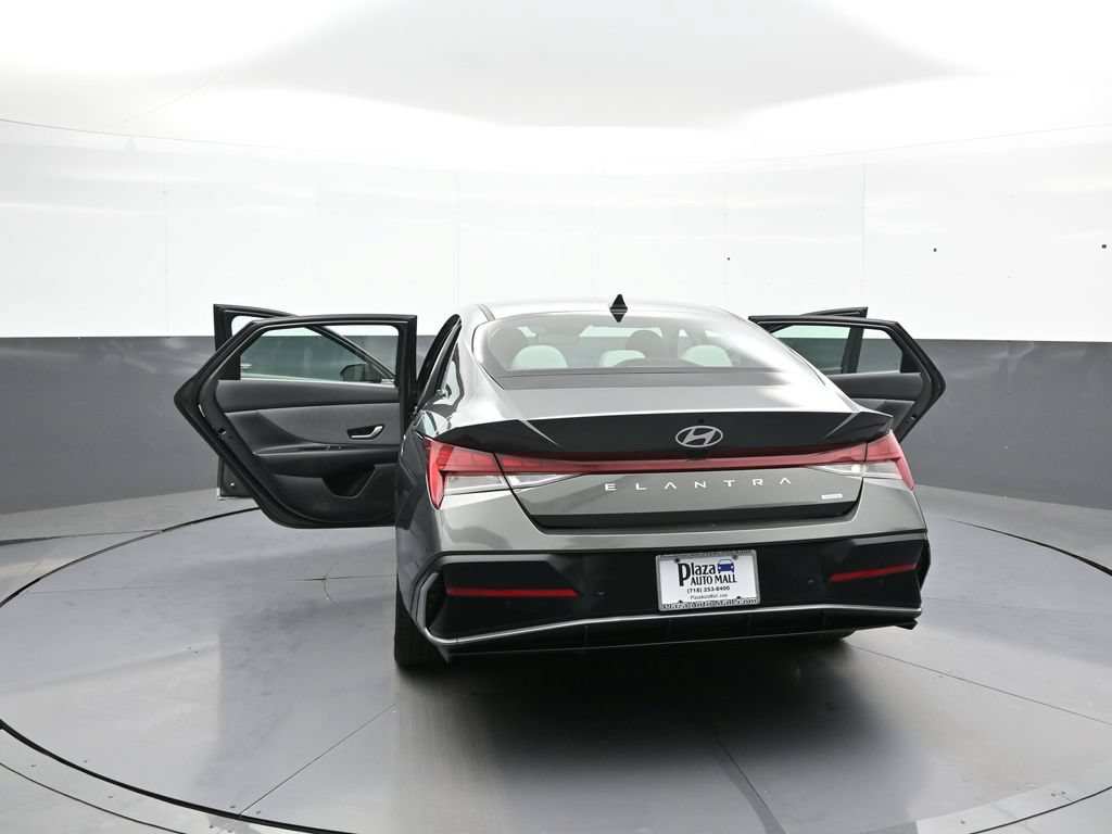 Used 2024 Hyundai Elantra Limited FWD image 46