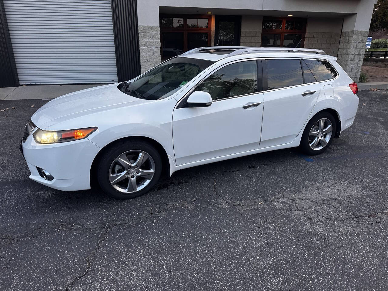 Used 2012 Acura TSX Sport Wagon FWD image 1
