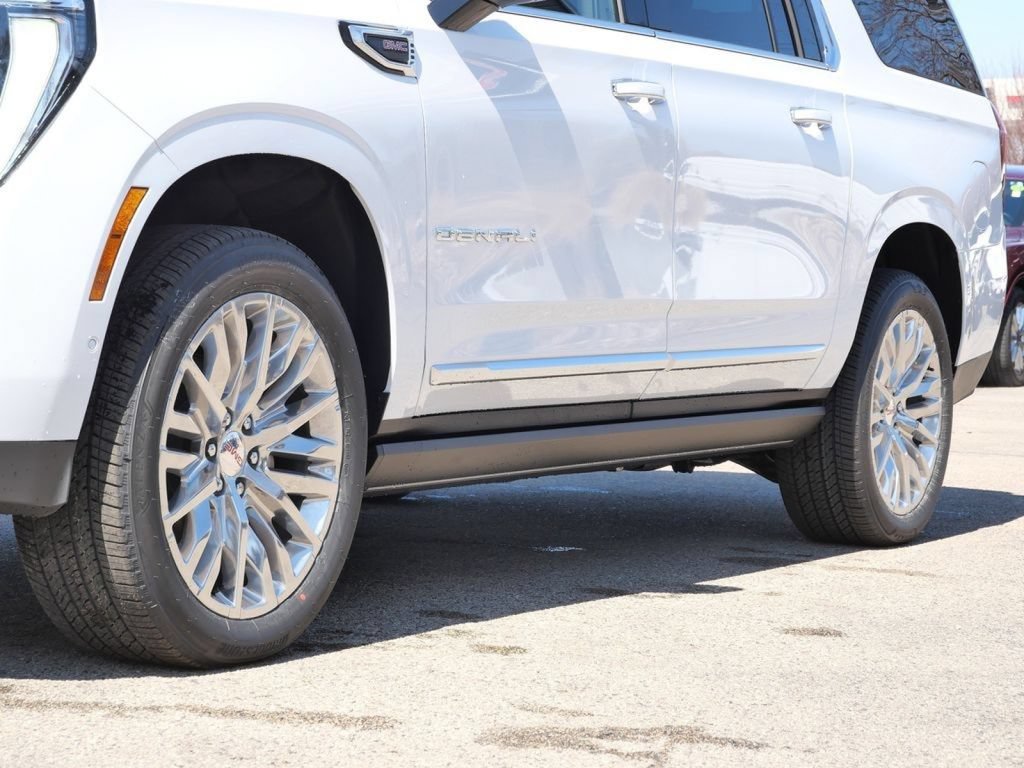 New 2026 GMC Yukon XL Denali w/ Denali Reserve Package AWD/4WD image 7