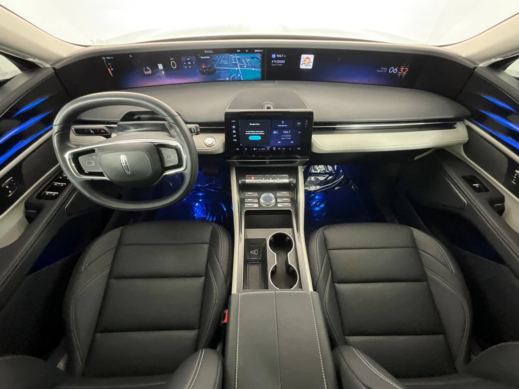 Used 2025 Lincoln Nautilus Premier AWD/4WD image 10