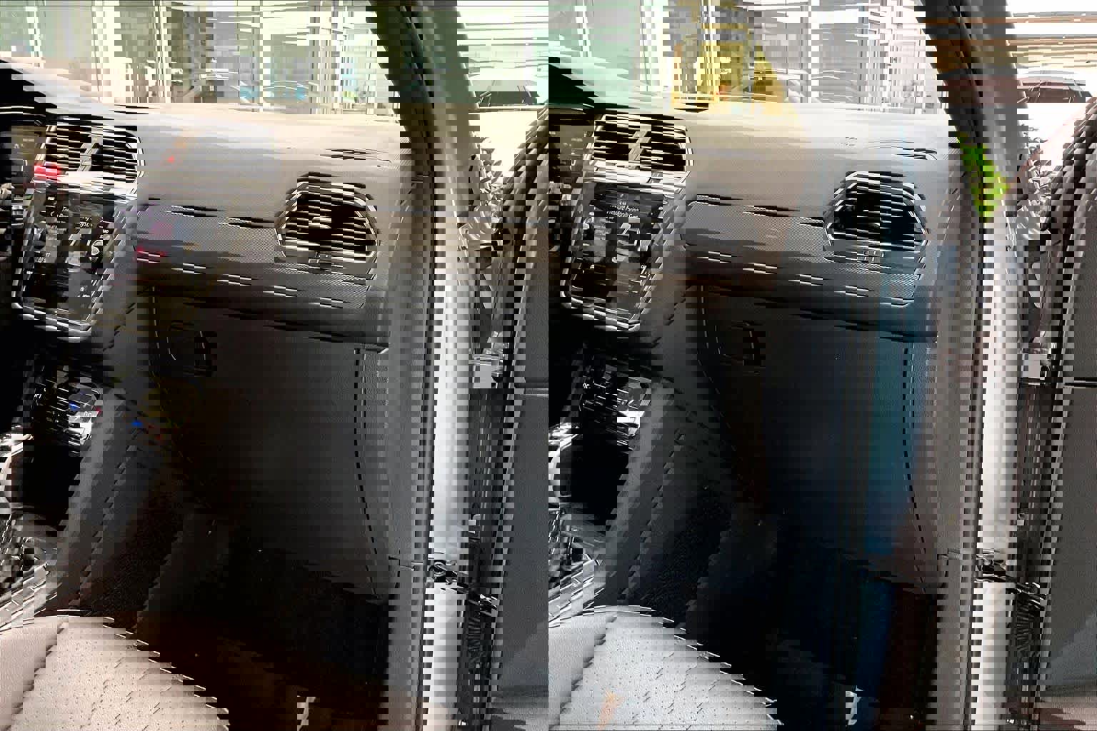 Used 2023 Volkswagen Tiguan SE R-Line image 18