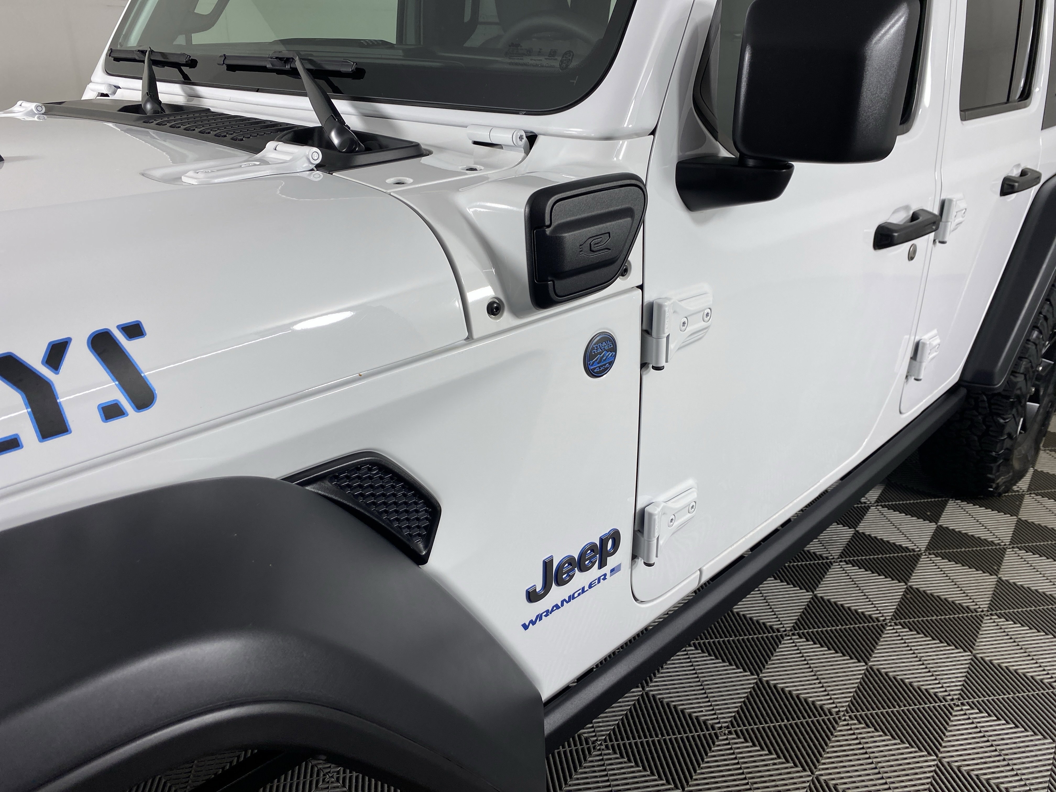 Used 2025 Jeep Wrangler Willys AWD/4WD image 10