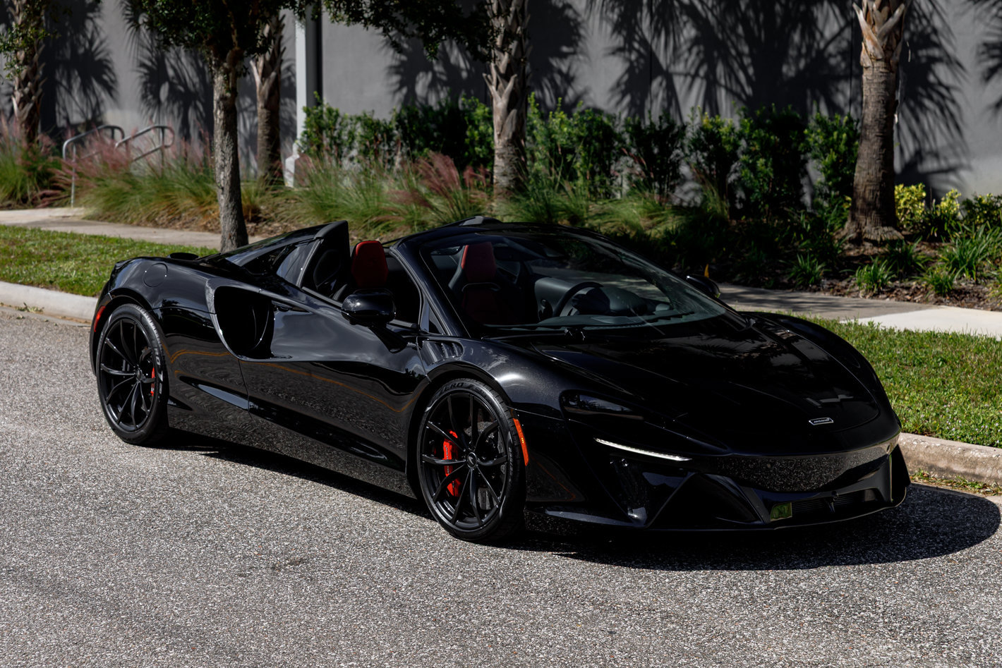 Used 2026 McLaren Artura Spider RWD image 15