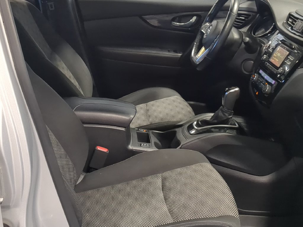 Used 2017 Nissan Rogue Sport SV w/ SV All-Weather Package AWD/4WD image 24