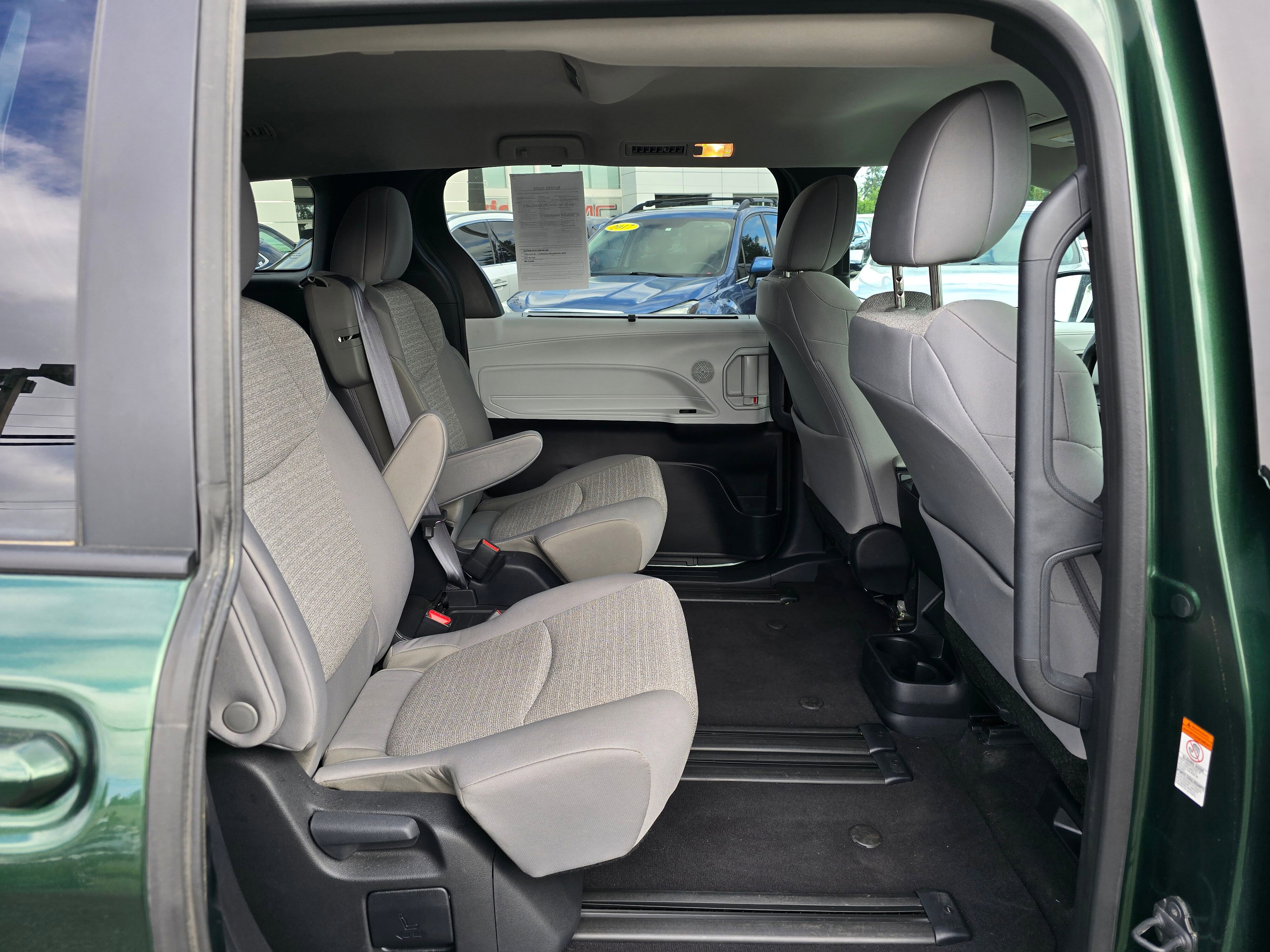 Used 2025 Toyota Sienna LE FWD image 12