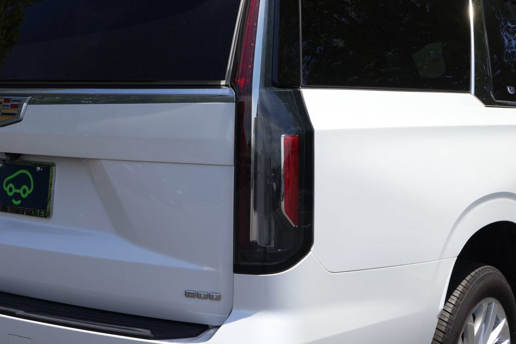 Certified 2022 Cadillac Escalade ESV Luxury w/ LPO, Illumination Package AWD/4WD image 8
