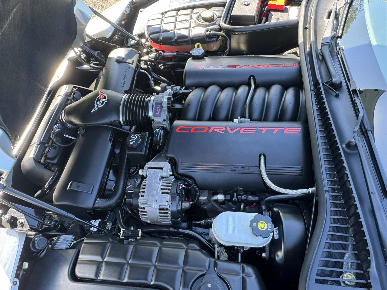 Used 2004 Chevrolet Corvette Coupe w/ Preferred Equipment Group RWD image 22
