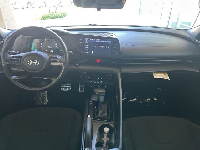 Certified 2025 Hyundai Elantra Sport image 19
