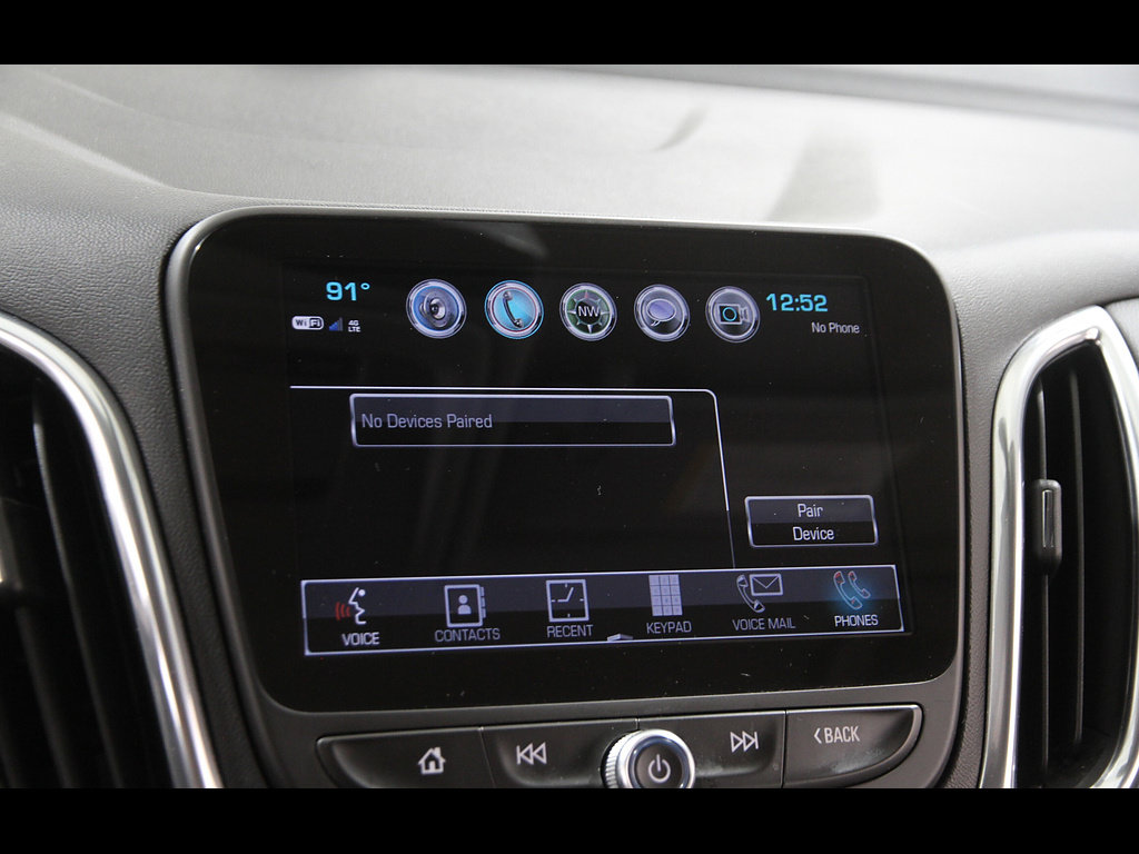 Used 2018 Chevrolet Equinox Premier FWD image 11