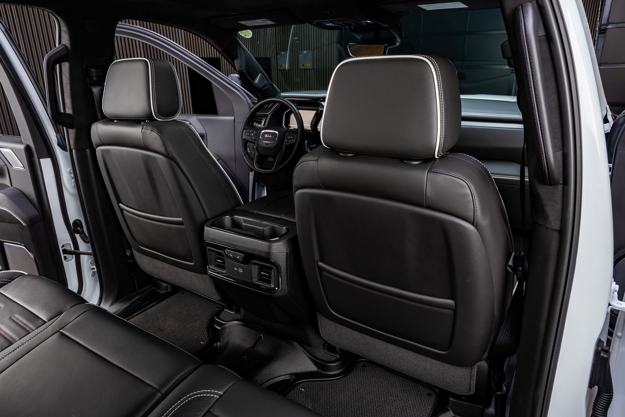 Used 2025 GMC Sierra 2500 AT4X image 32