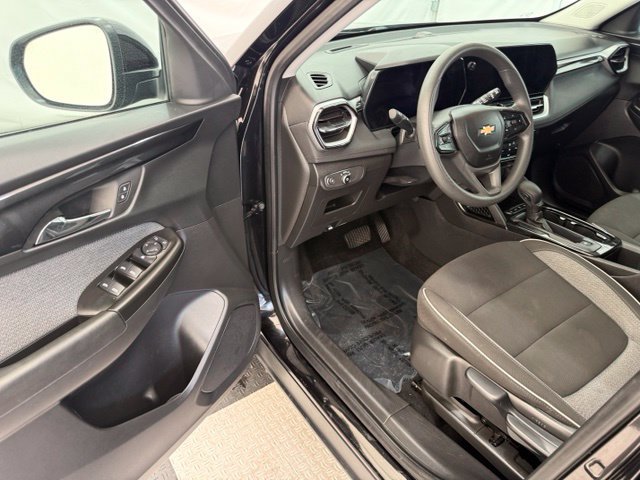 Used 2025 Chevrolet TrailBlazer LT AWD/4WD image 28