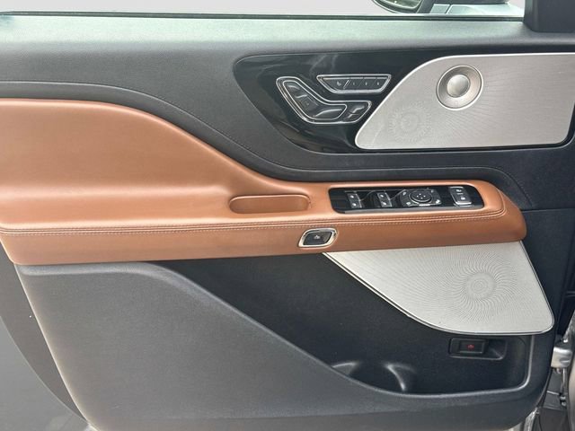 Used 2020 Lincoln Aviator Reserve w/ Equipment Group 202A image 10