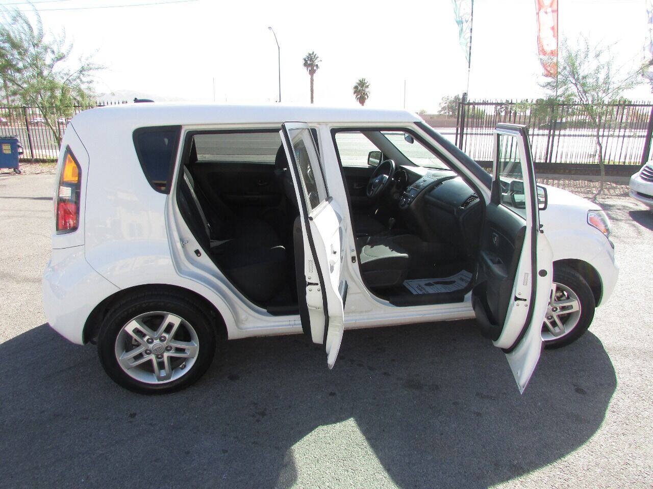 Used 2011 Kia Soul + w/ Audio Pkg FWD image 33