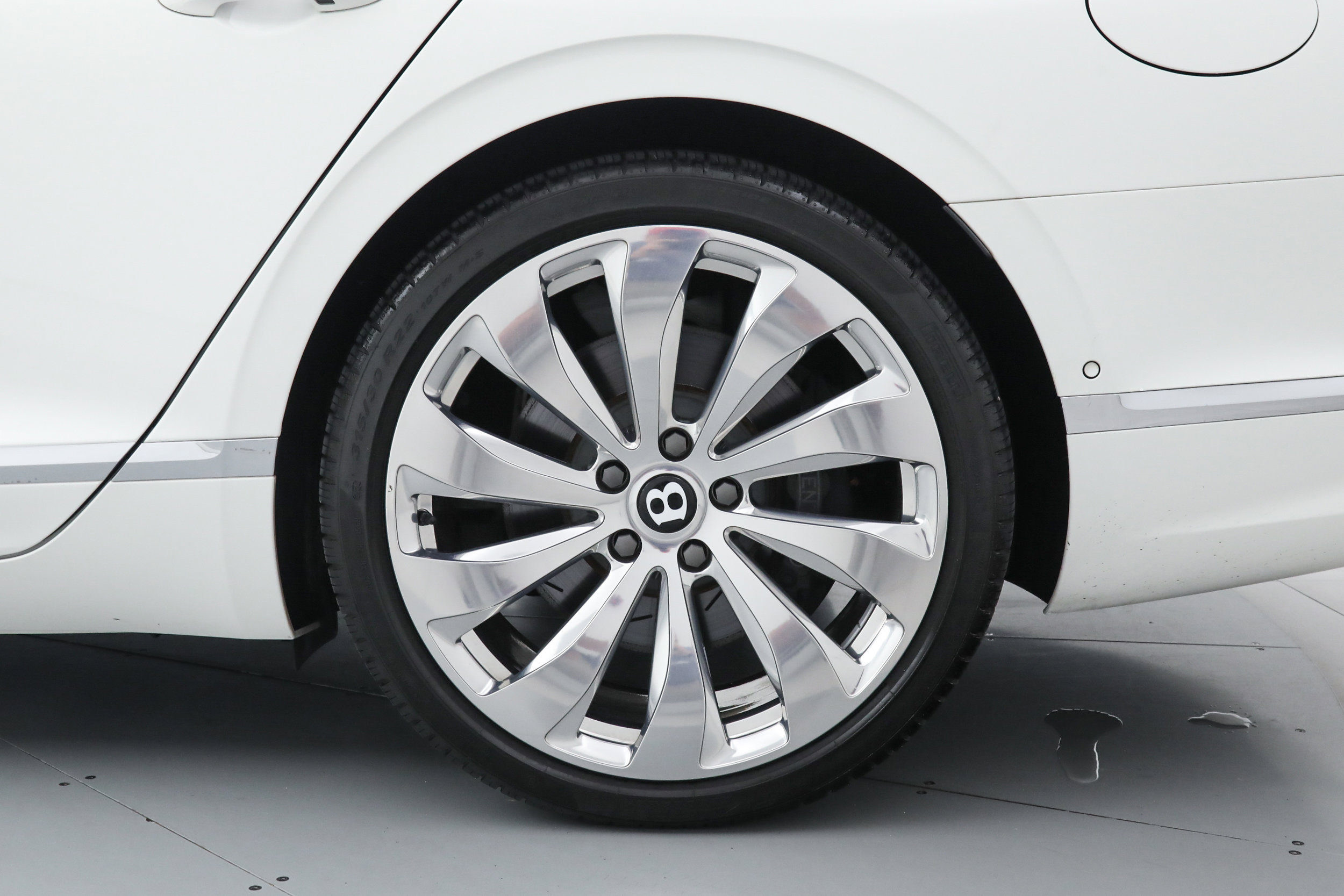 Used 2022 Bentley Flying Spur Plug-In Hybrid AWD/4WD image 43
