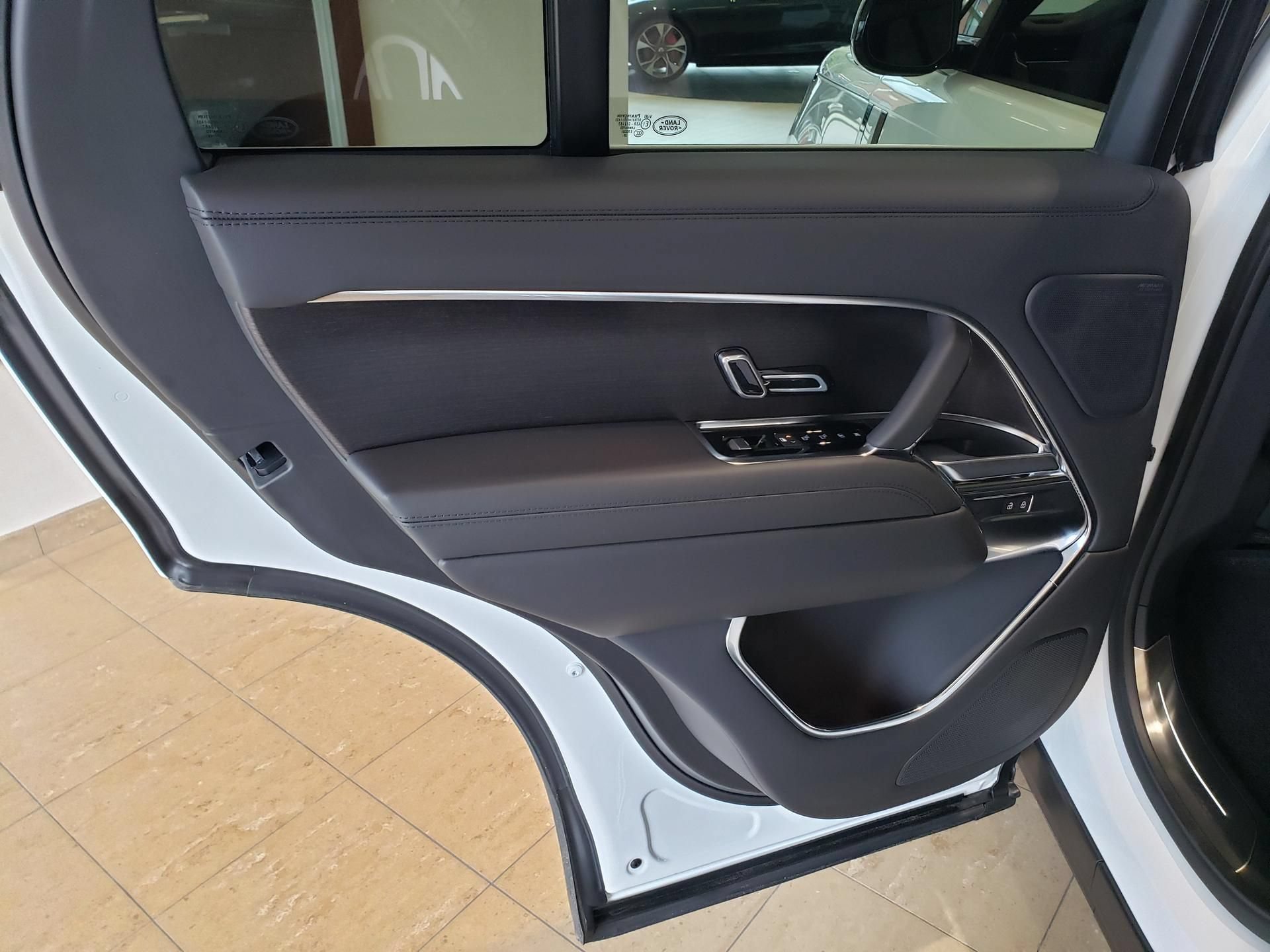 New 2026 Land Rover Range Rover SE AWD/4WD image 10