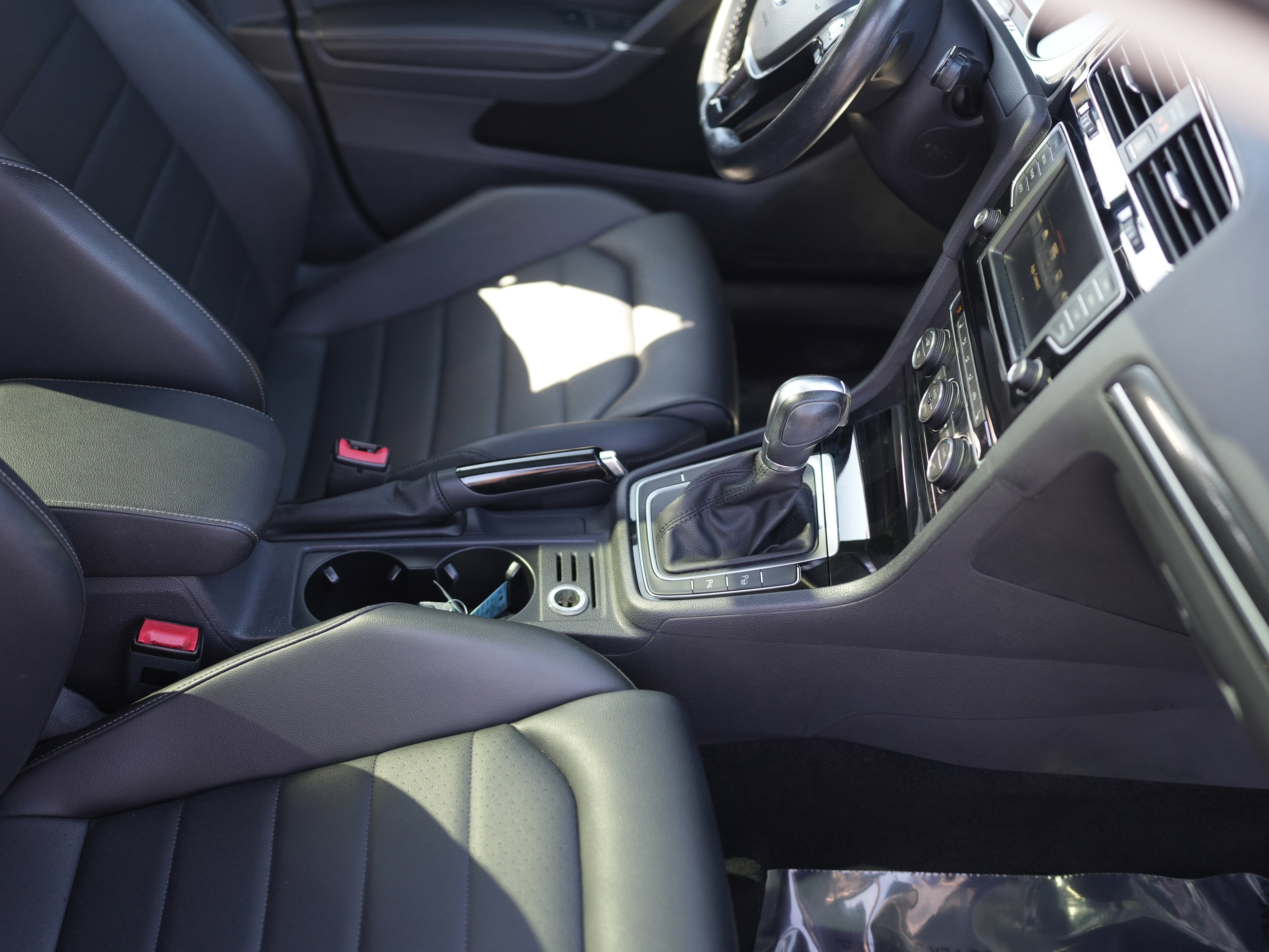 Used 2016 Volkswagen Golf SEL w/ Lighting Package (SEL) image 18