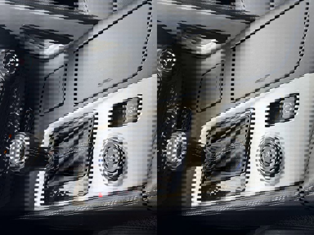 Used 2015 Chevrolet Corvette Stingray Coupe w/ Battery Protection Package RWD image 21