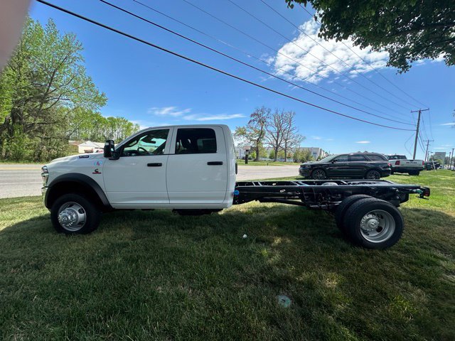 New 2026 RAM 5500 Tradesman w/ Chrome Appearance Group AWD/4WD image 3