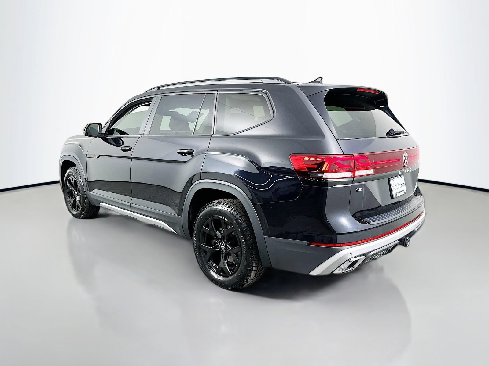 Used 2024 Volkswagen Atlas Peak Edition SE AWD/4WD image 6