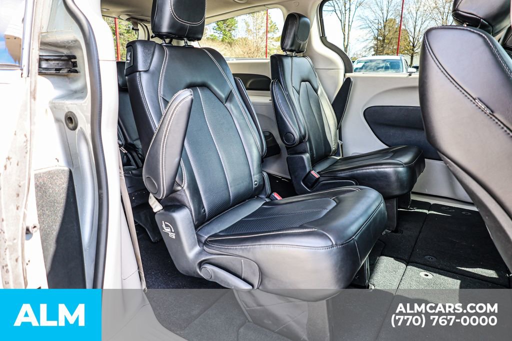 Used 2024 Chrysler Pacifica Touring-L FWD image 23