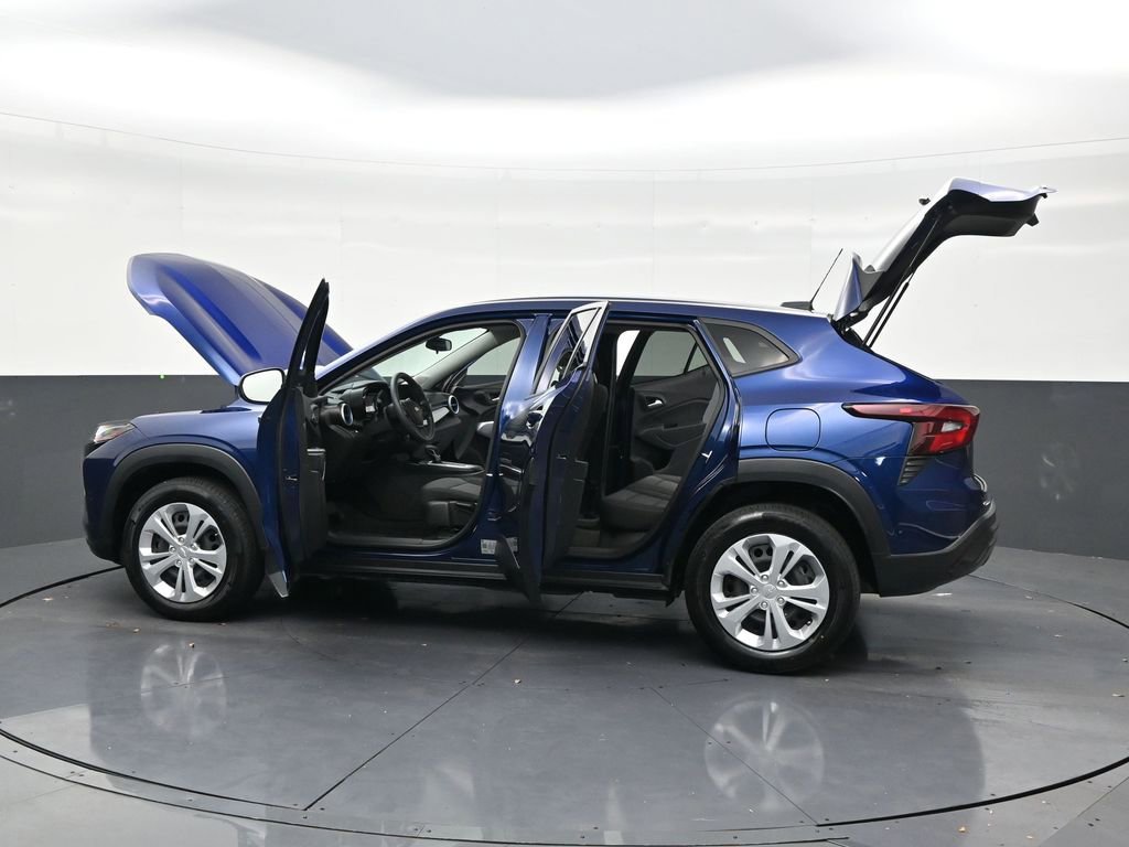 Used 2024 Chevrolet Trax LS FWD image 31