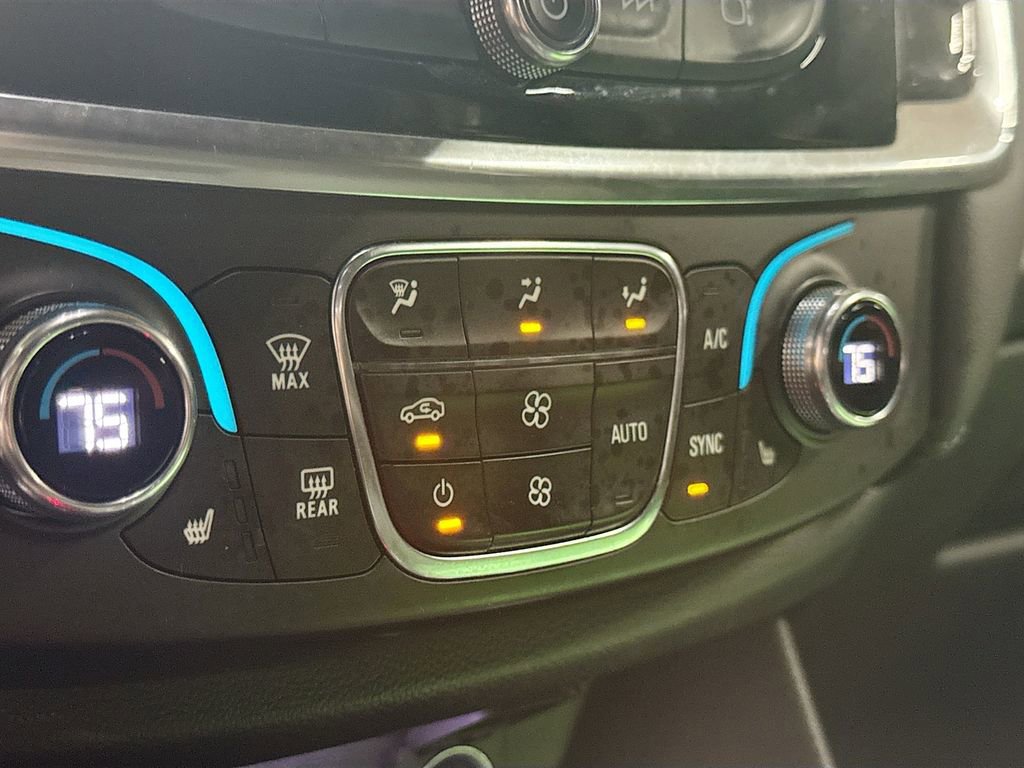 Used 2023 Chevrolet Traverse LT image 15