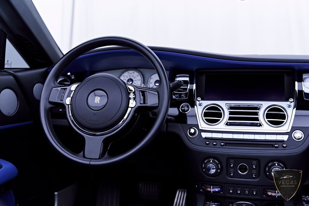 Used 2019 Rolls-Royce Dawn RWD image 69