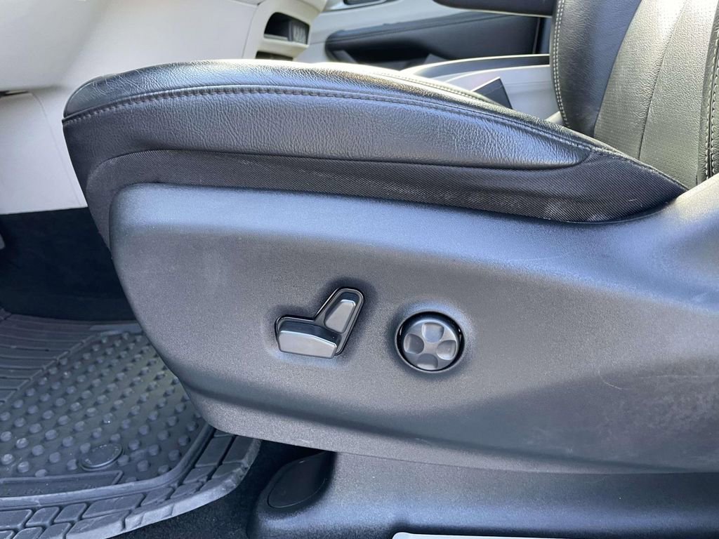 Used 2022 Chrysler Pacifica Touring-L image 8