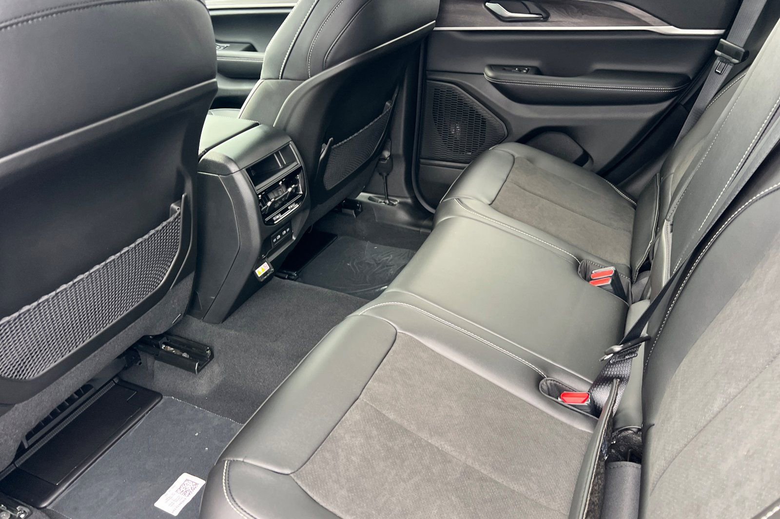 New 2026 Jeep Grand Cherokee Altitude AWD/4WD image 8