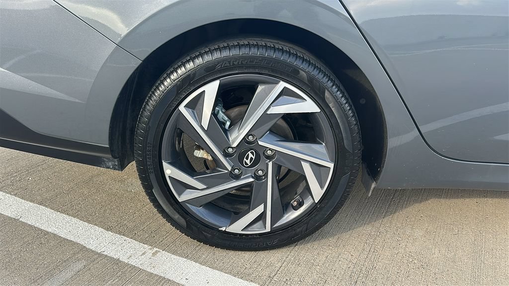 Used 2024 Hyundai Elantra Limited FWD image 18