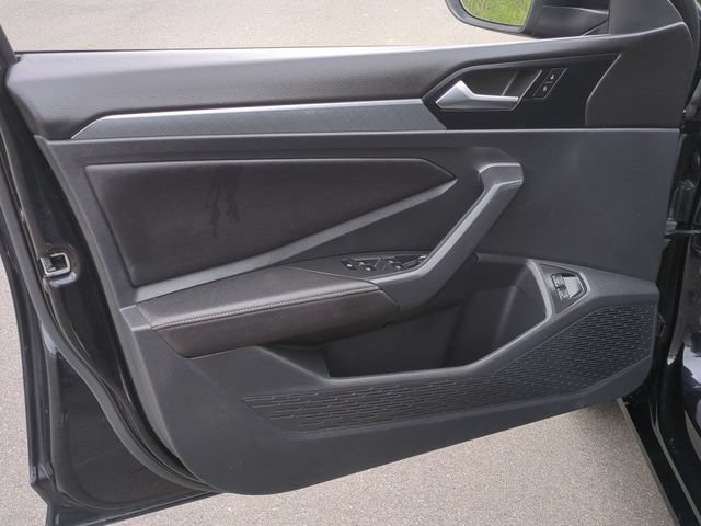 Used 2024 Volkswagen Jetta SE FWD image 30