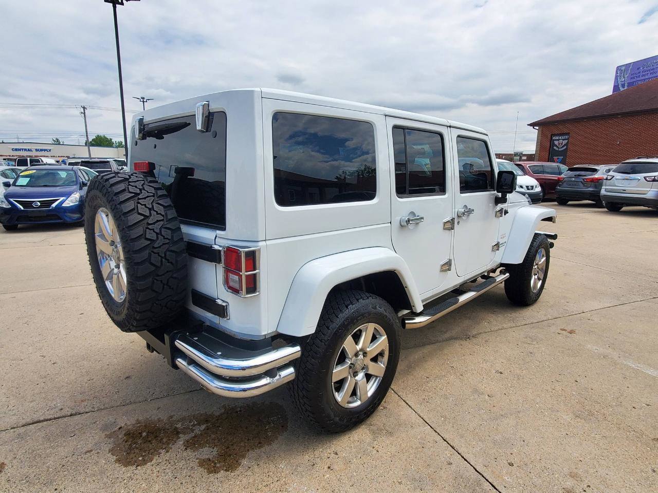 Used 2012 Jeep Wrangler Unlimited Sahara w/ Dual Top Group AWD/4WD image 7