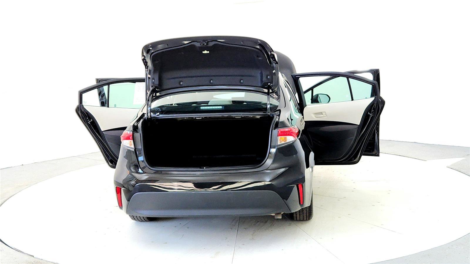 Used 2023 Toyota Corolla LE image 11