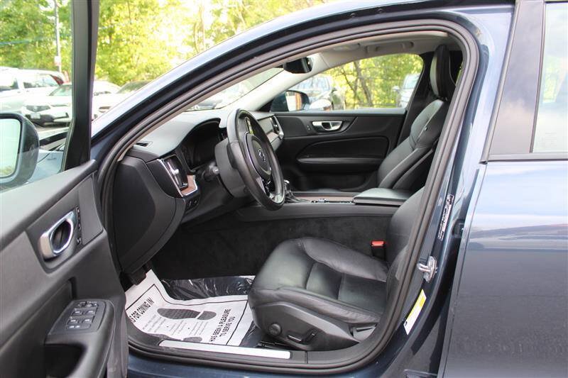Used 2021 Volvo S60 T5 Momentum FWD image 10