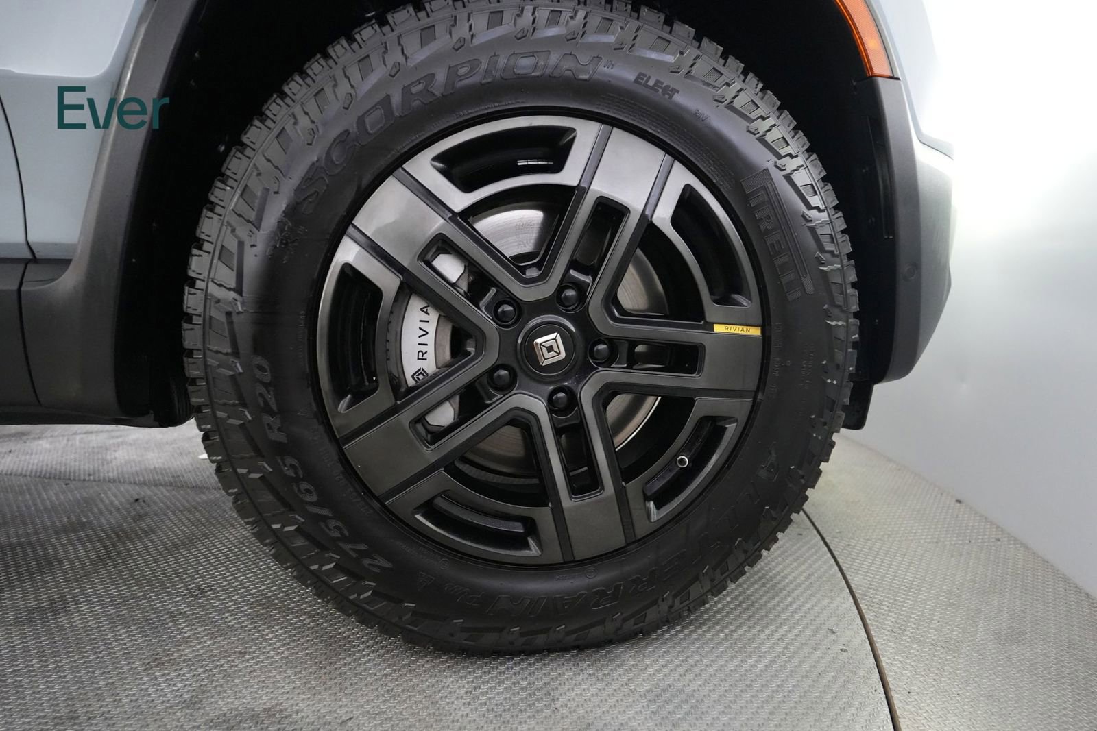 Used 2024 Rivian R1S Adventure image 20