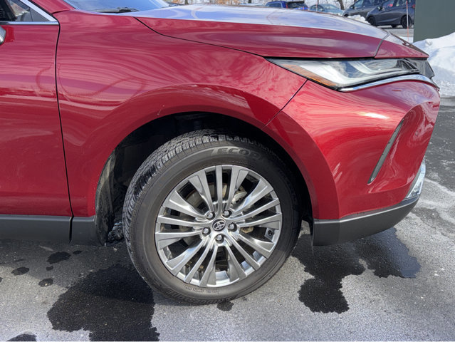 Used 2024 Toyota Venza XLE image 10