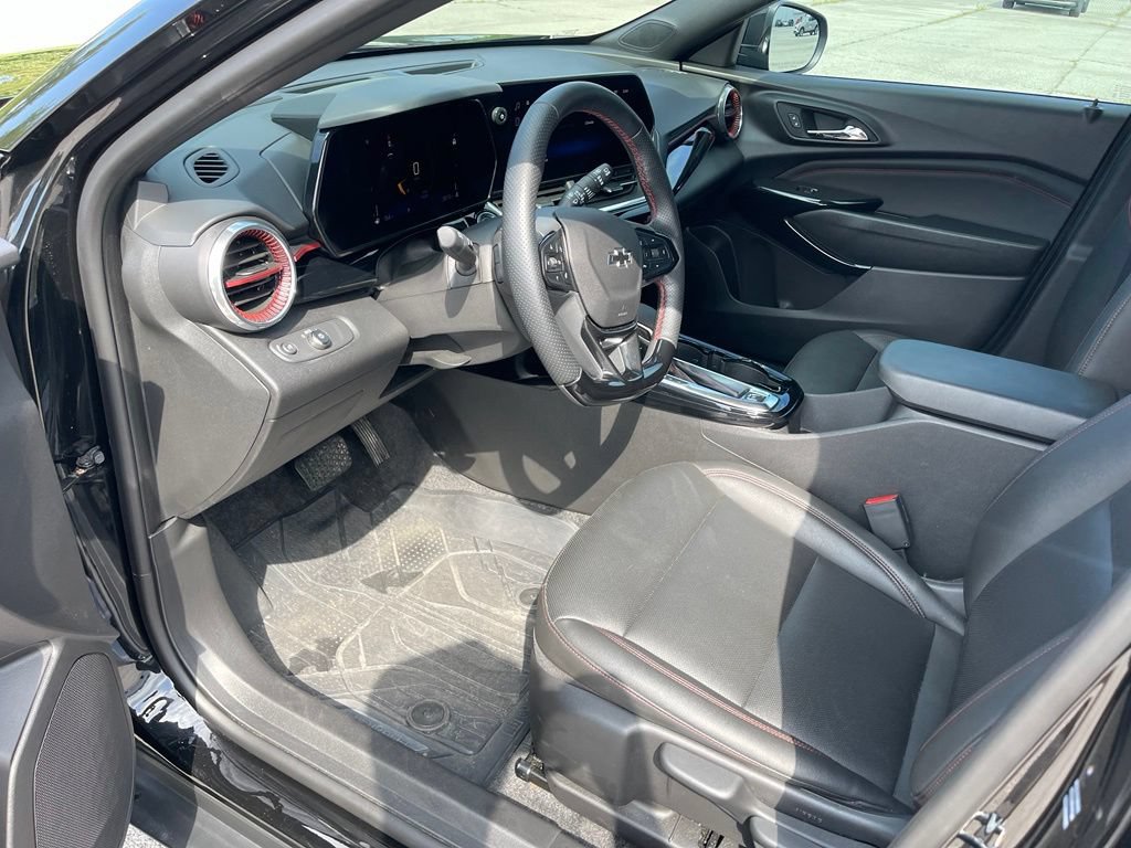 Used 2025 Chevrolet Trax RS w/ Driver Confidence Package FWD image 13