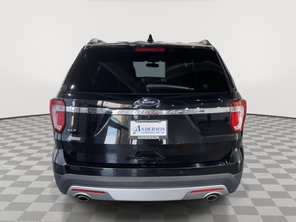 Certified 2017 Ford Explorer XLT w/ Equipment Group 202A FWD image 8