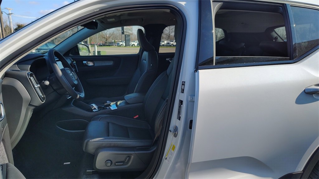 New 2026 Volvo XC40 B5 Plus w/ Climate Package image 7