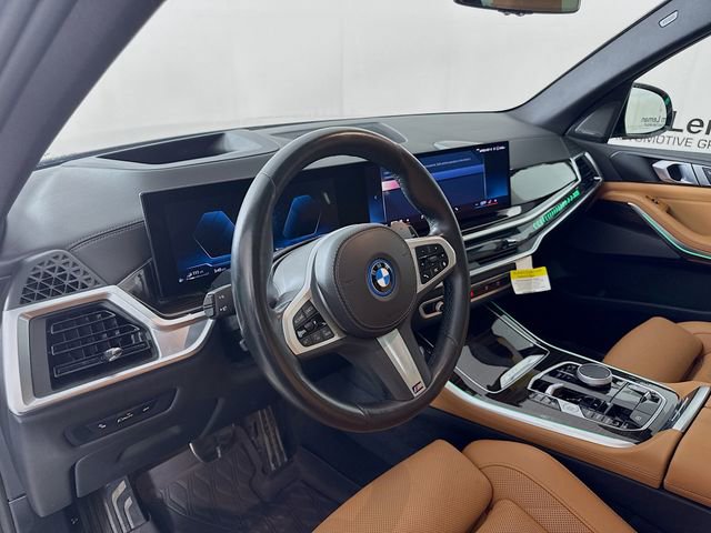 Used 2025 BMW X5 xDrive50e w/ M Sport Package image 9