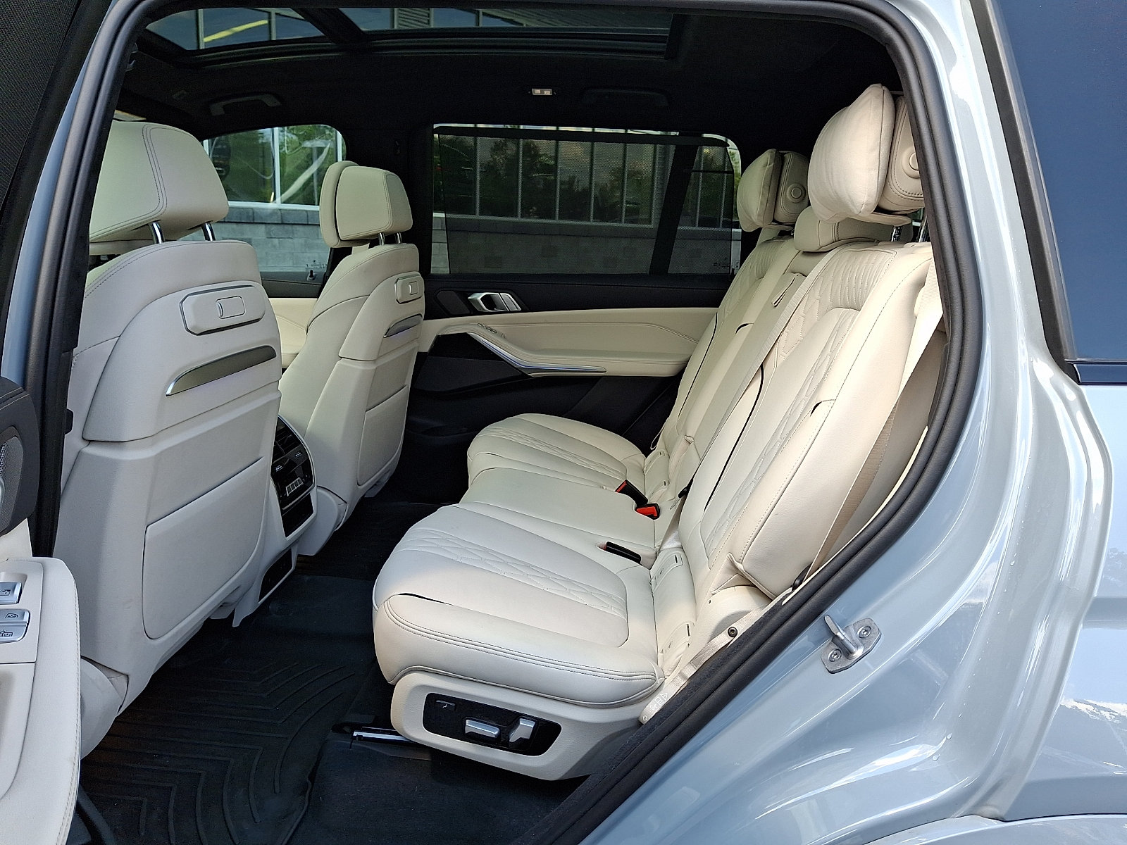 Used 2025 BMW X7 M60i AWD/4WD image 10