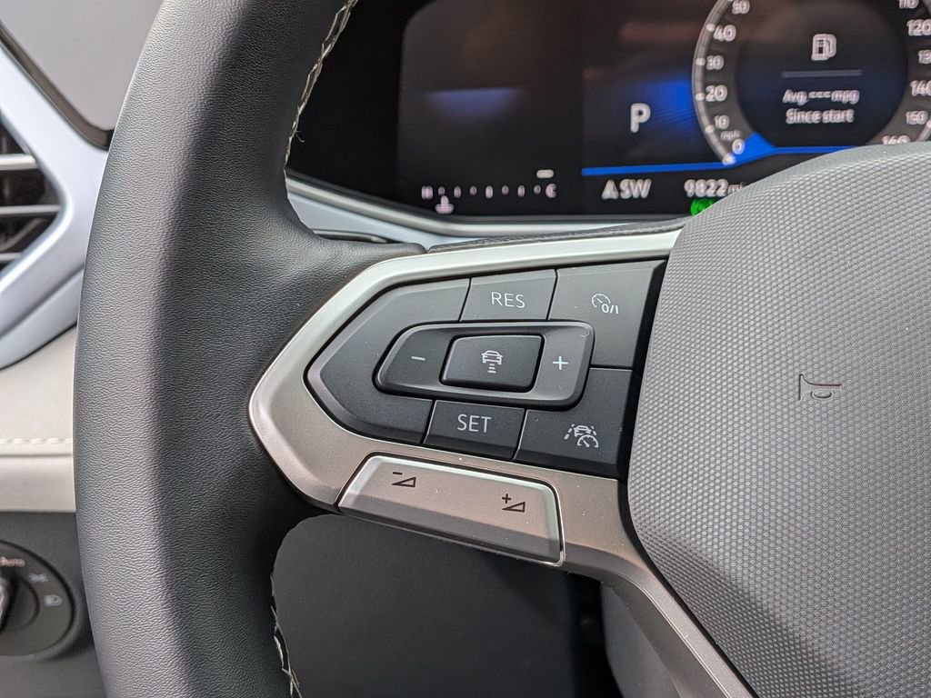 Used 2025 Volkswagen Taos SE w/ Panoramic Sunroof Package image 17