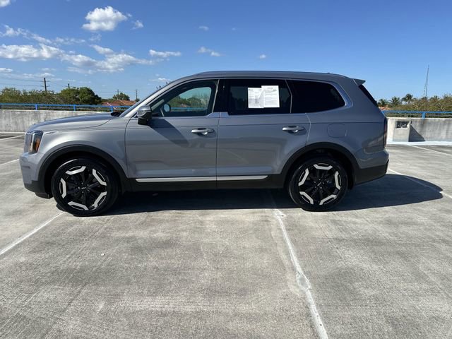 Used 2024 Kia Telluride EX w/ EX Captain's Chair Package image 33
